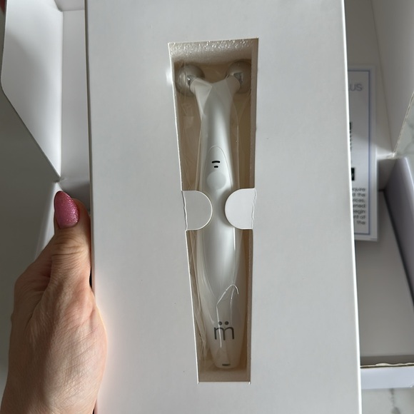 New&sealed in box 7E Welness MyoLift QT Plus Facial Toning Device (microcurrent) - Picture 2 of 14